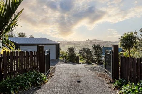 Photo of property in 200 Tawa Road, Kumeu, 0891