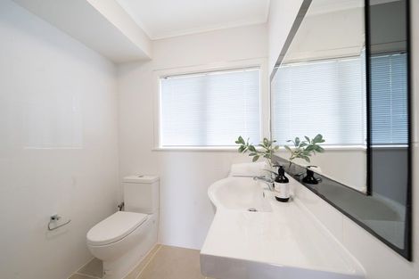 Photo of property in 2 Nile Road, Kelston, Auckland, 0602