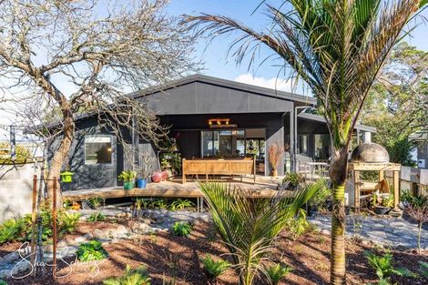 Photo of property in 6 The Strand, Whakapirau, Maungaturoto, 0583