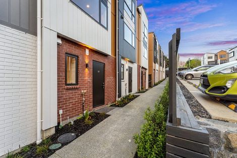 Photo of property in 17 Don Oliver Lane, Glen Eden, 0602