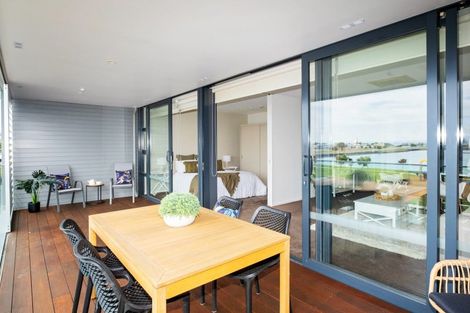 Photo of property in 306/7 Humber Street, Pandora, Napier, 4110