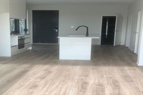 Photo of property in 28 Parahau Road, Papakura, 2110