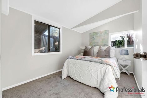 Photo of property in 4 Burlington Place, Manurewa, Auckland, 2102