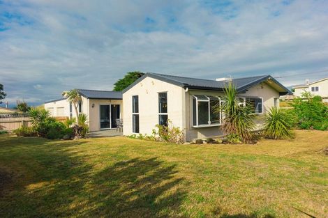 Photo of property in 31 Marine Parade South, Foxton Beach, Foxton, 4815