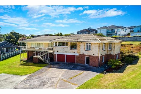 Photo of property in 83 Pupuke Road, Northcote, Auckland, 0627