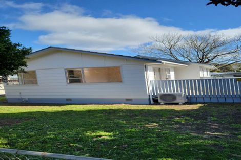 Photo of property in 38 Riverpark Crescent, Henderson, Auckland, 0610