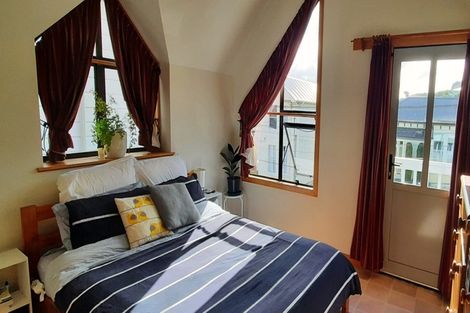 Photo of property in 2/5 Scarborough Terrace, Mount Victoria, Wellington, 6011