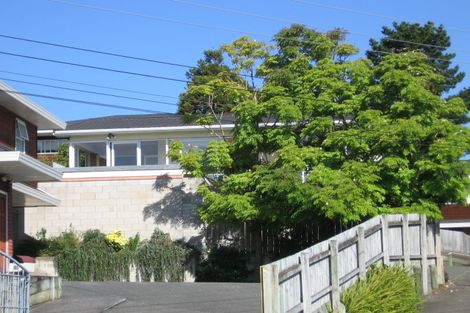 Photo of property in 2/18 Newhaven Terrace, Mairangi Bay, Auckland, 0630