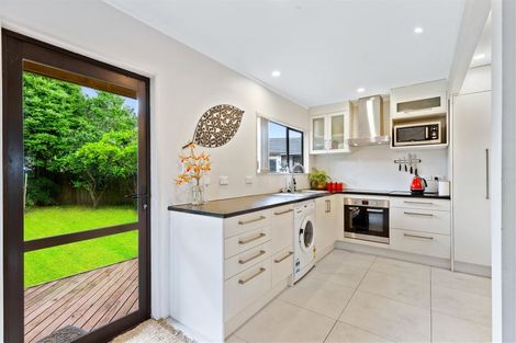 Photo of property in 112 Beach Road, Te Atatu Peninsula, Auckland, 0610