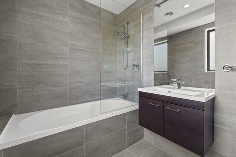 Photo of property in 1 Sauterne Road, Kumeu, 0810