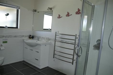 Photo of property in 67 Pyle Road West, One Tree Point, 0118