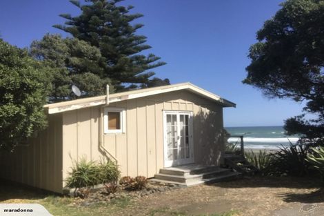 Photo of property in 30 Garden Road, Piha, New Lynn, 0772