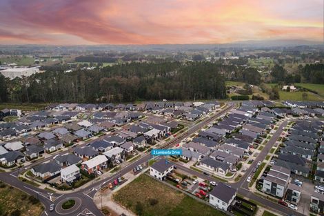 Photo of property in 2 Lumbarda Drive, Kumeu, 0810