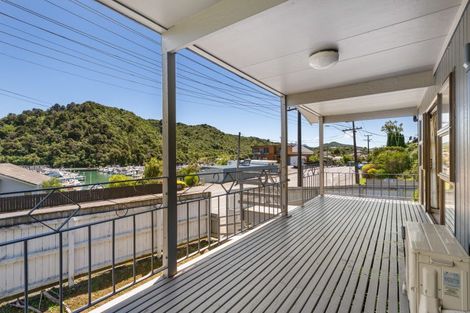 Photo of property in 62 Waikawa Road, Picton, 7220