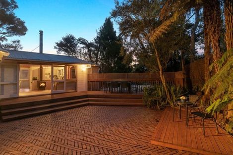 Photo of property in 18 Easter Parade, Glen Eden, Auckland, 0602