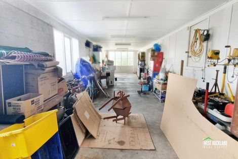 Photo of property in 24 Sherwood Avenue, Te Atatu South, Auckland, 0610