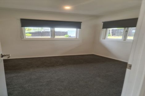 Photo of property in 15 Crompton Road, Massey, Auckland, 0614