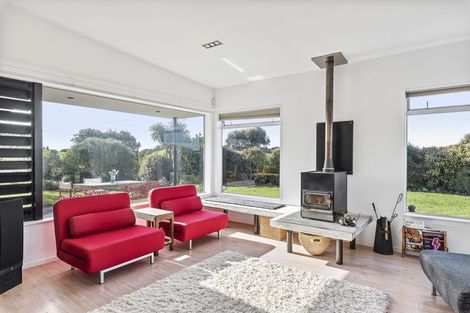 Photo of property in 21 Sandown Road, Te Horo Beach, Otaki, 5581