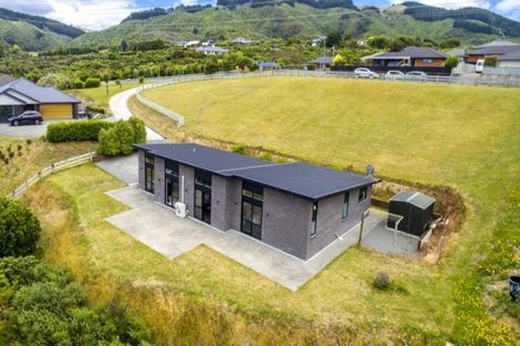 Photo of property in 51 Percy Kinsman Crescent, Riverstone Terraces, Upper Hutt, 5018