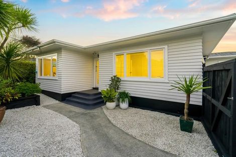 Photo of property in 1/35 Rangatira Road, Beach Haven, Auckland, 0626