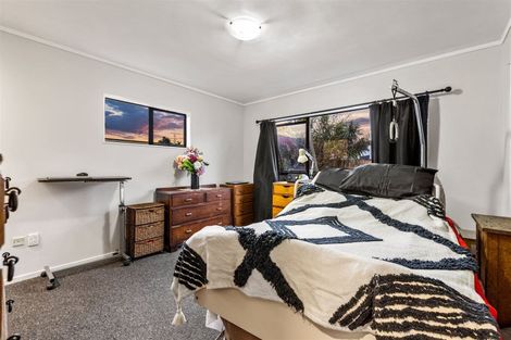 Photo of property in 13 Moxham Grove, Massey, Auckland, 0614