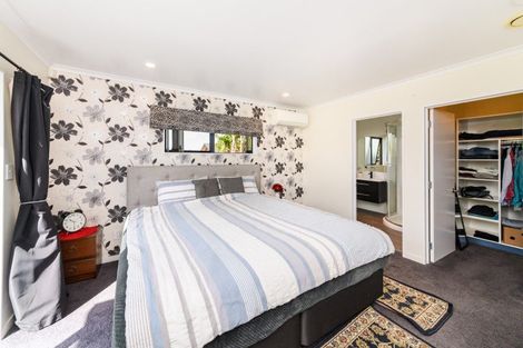 Photo of property in 155 Schnell Drive, Kelvin Grove, Palmerston North, 4414
