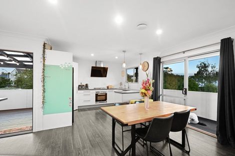 Photo of property in 22 Gilbass Avenue, Hamilton Lake, Hamilton, 3204