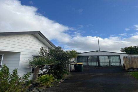 Photo of property in 24 Randwick Place, Randwick Park, Auckland, 2105
