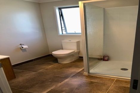 Photo of property in 1a Pavola Grove, Glenfield, Auckland, 0629