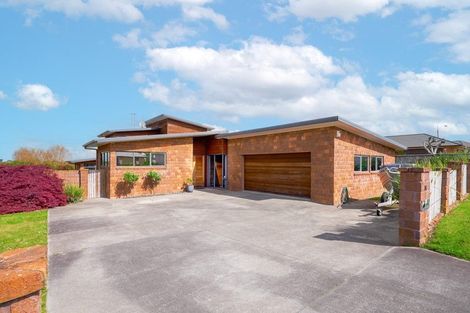 Photo of property in 76 Rototuna Road, Rototuna, Hamilton, 3210