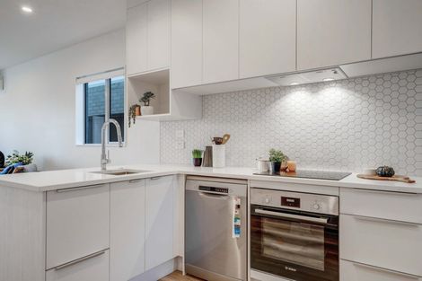 Photo of property in 9/15 Sea Vista Avenue, Beach Haven, Auckland, 0626