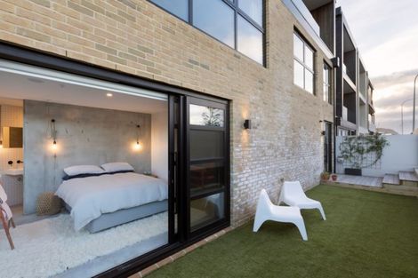 Photo of property in 212 Marine Parade, Mount Maunganui, 3116