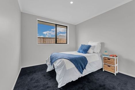 Photo of property in 2 Paapaka Way, Waiuku, 2123