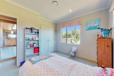 Photo of property in 63 Loch Views Road, Acacia Bay, Taupo, 3385