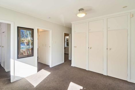 Photo of property in 6 Warrington Grove, Newlands, Wellington, 6037