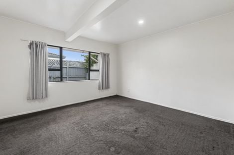 Photo of property in 2/11 Overton Road, Papatoetoe, Auckland, 2025