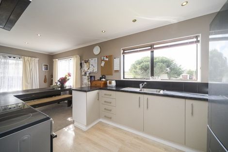 Photo of property in 9 Cargill Grove, Kelvin Grove, Palmerston North, 4414