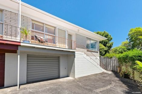 Photo of property in 2/4 Velma Road, Hillcrest, Auckland, 0627
