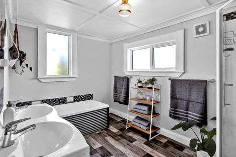 Photo of property in 37 Dixon Avenue, Hawera, 4610