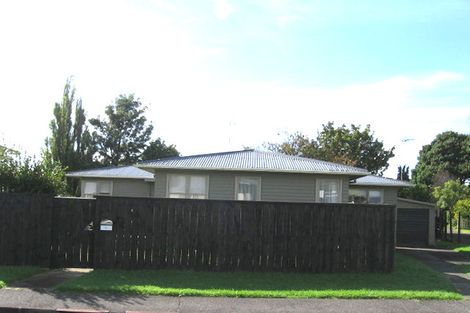 Photo of property in 11 Bayside Avenue, Te Atatu Peninsula, Auckland, 0610