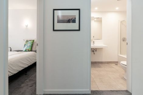 Photo of property in 20 Tiketike Way, Brooklyn, Wellington, 6021