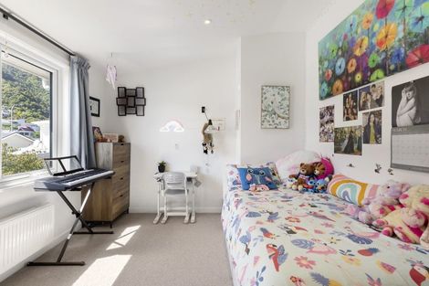 Photo of property in 25 Marine Parade, Eastbourne, Lower Hutt, 5013