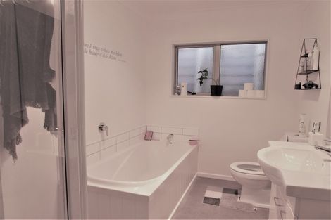 Photo of property in 15 Speldhurst Grove, Stokes Valley, Lower Hutt, 5019