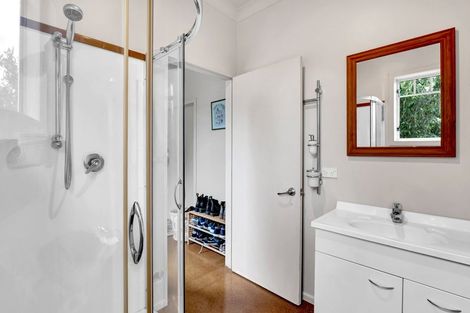 Photo of property in 3 Cross Street, Lepperton, New Plymouth, 4373