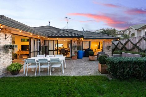 Photo of property in 19 Chieftain Rise, Goodwood Heights, Auckland, 2105