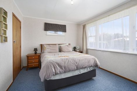 Photo of property in 6 Tararua Terrace, Cloverlea, Palmerston North, 4412