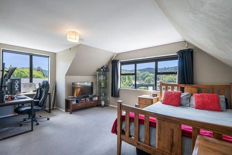 Photo of property in 70 Pinehaven Road, Pinehaven, Upper Hutt, 5019