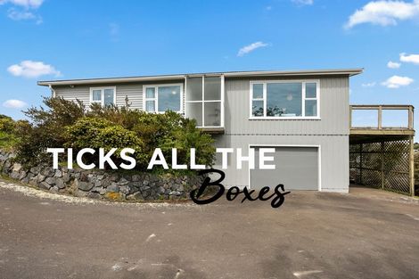 Photo of property in 8 Peach Tree Grove, Maungaraki, Lower Hutt, 5010