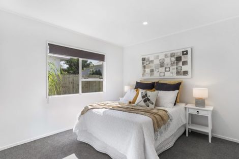 Photo of property in 2/12 Mona Vale, West Harbour, Auckland, 0618