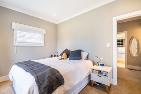 Photo of property in 30 Old Lake Road, Narrow Neck, Auckland, 0624